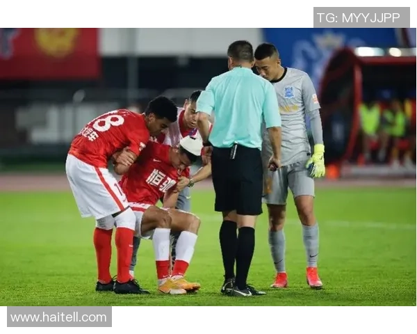 足总杯精彩对决里昂轻取那不勒斯乌龙球引爆全场激情瞬间